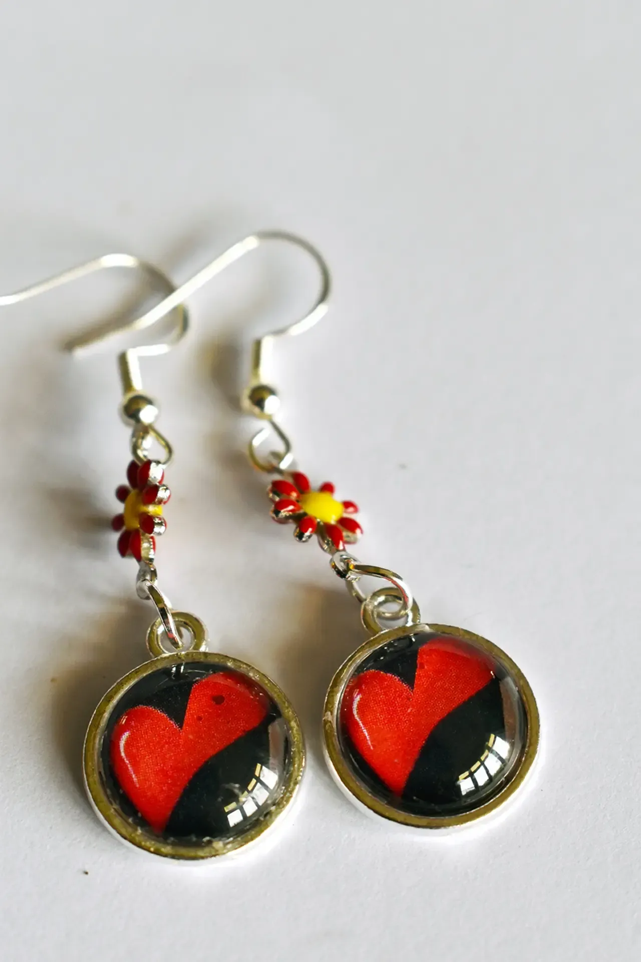 Heart & Daisy chain earrings